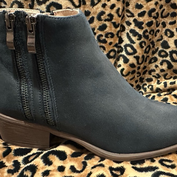 Journee Collection Footwear - Picture 2 of 2